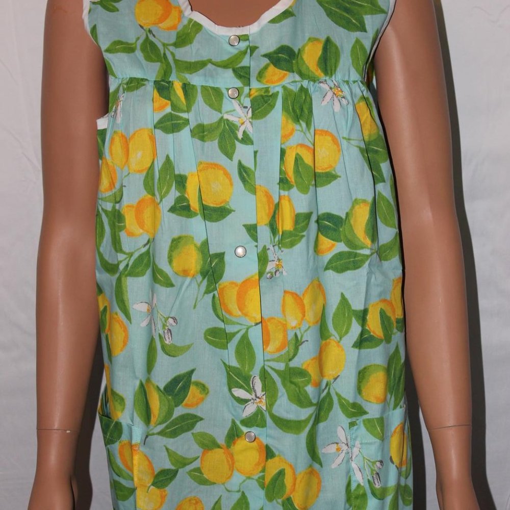 NEW – EASY ESSENTIALS SNAP FRONT SMOCK COBBLER APRON BLUE WITH LEMONS MED & LG